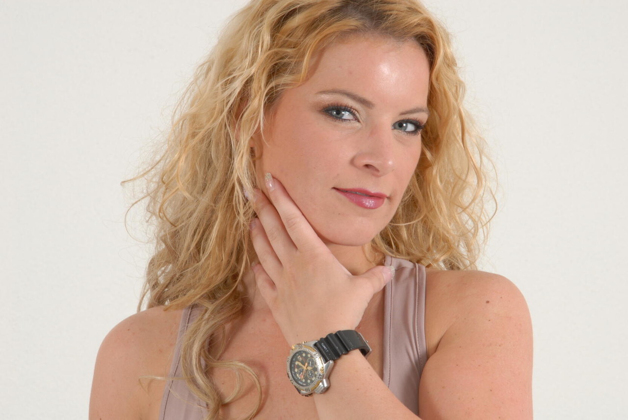 Blonde Amateur Sandy Models A Citizen Diver S Watch In Black Leather