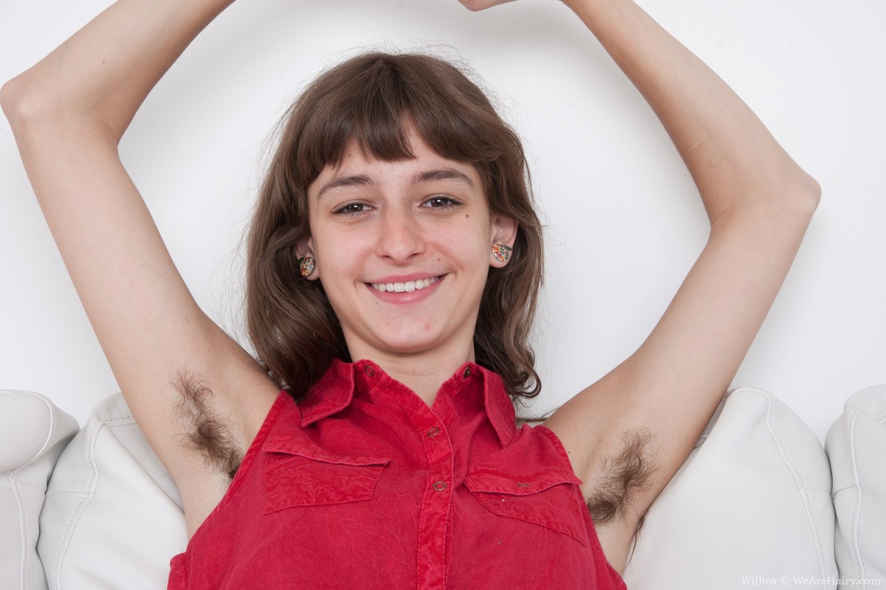 American Teen Proudly Shows Off Her Unshaven Armpits And Hairy Bush