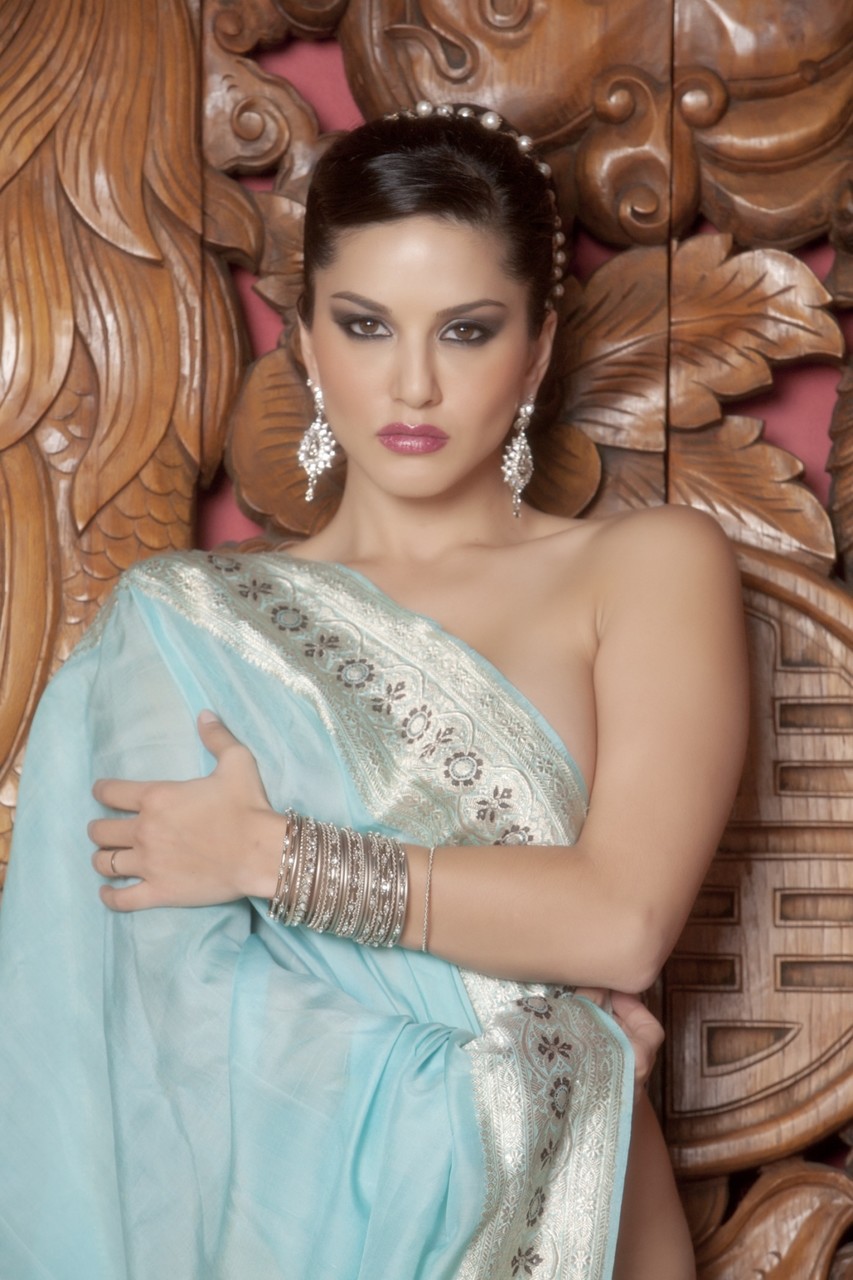 Classy Milf Sunny Leone Takes Off Her Bollywood Dress And Bares Big