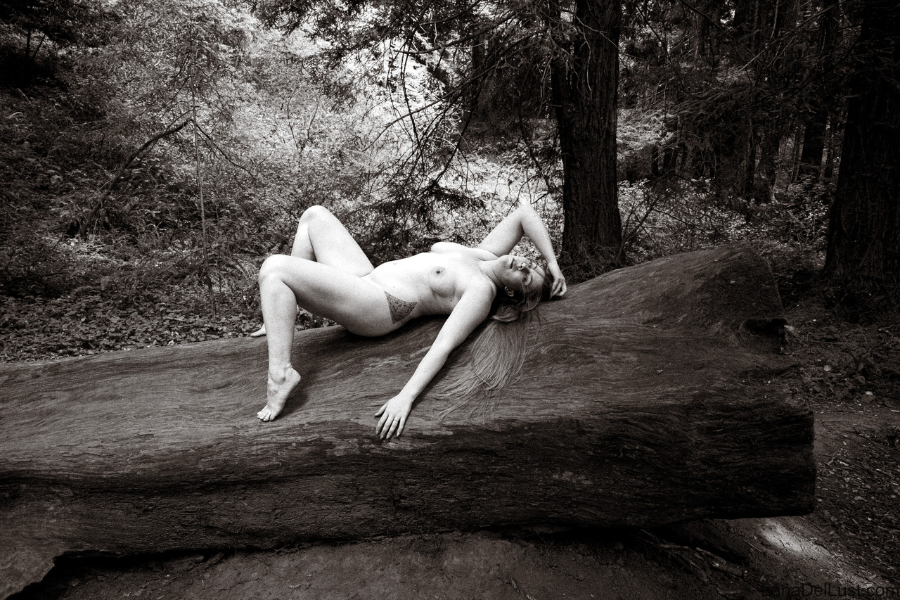 Chubby Brunette Lana Del Lust Shamelessly Posing Naked In The Forest