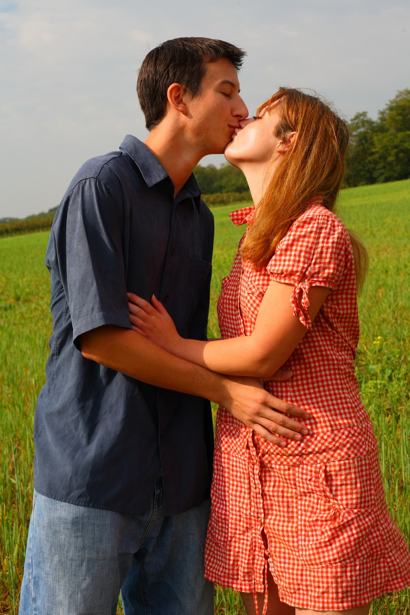 Young girl and her boyfriend undress before having sex in a field -  NakedPics