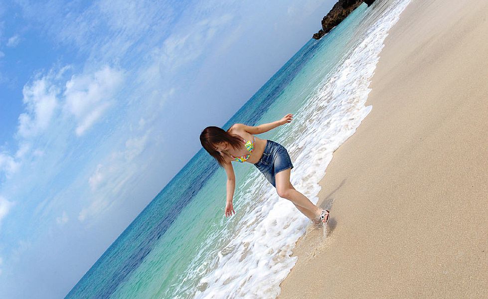Naked Japanese Beach Girls - Japanese teen Chikaho Ito models non nude at the beach in a bikini -  NakedPics