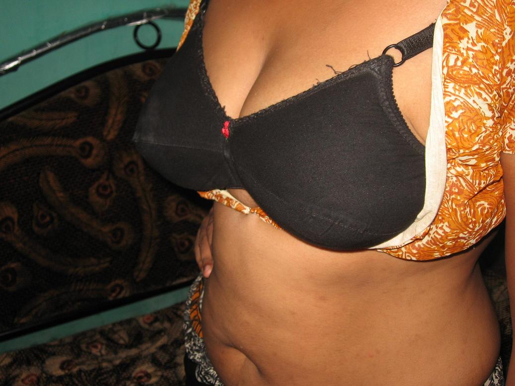 Mature Indian housewife sticks out her tongue while unveiling her natural tits
