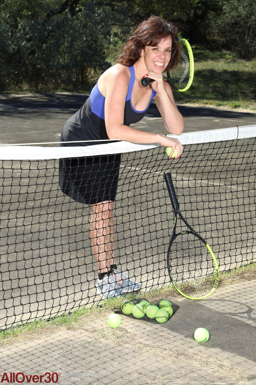 Over 30 women Sonic and Lynn have lesbian sex on a tennis court - NakedPics