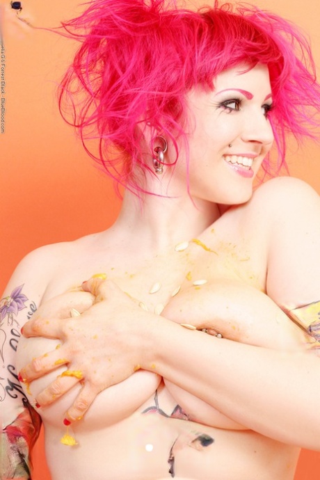 Big titted alt girl Xanthia Doll carves a pumpkin while naked in leg warmers
