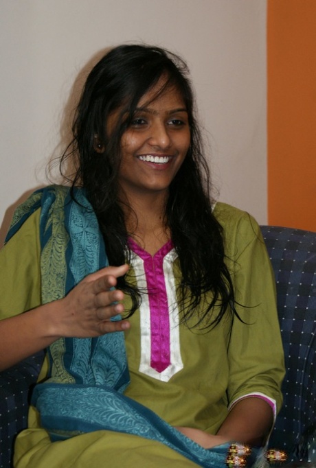 Индийская Дивия впервые сняла костюм шальвар, чтобы позировать обнаженной