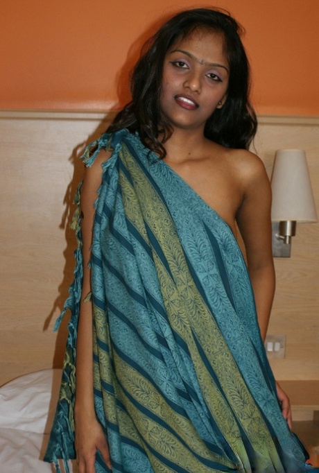 Indian amateur Divya slips out of a wrap to lie naked on a bed