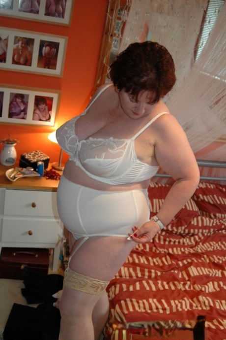 British BBW Chris 44g dons a big hat in her underthings and nylons