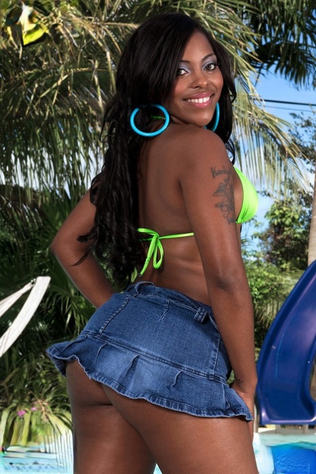 Black girl Pleasure Mia displays her booty before riding a white boy