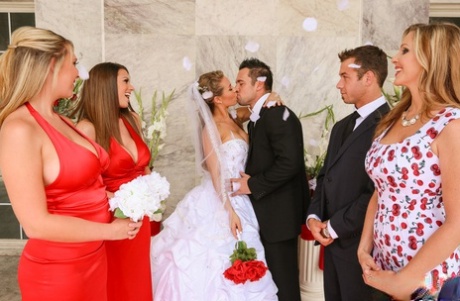 Nicole Aniston wird an ihrem Hochzeitstag von ihrer Stiefmutter und ihrem Liebhaber für einen 3some begleitet
