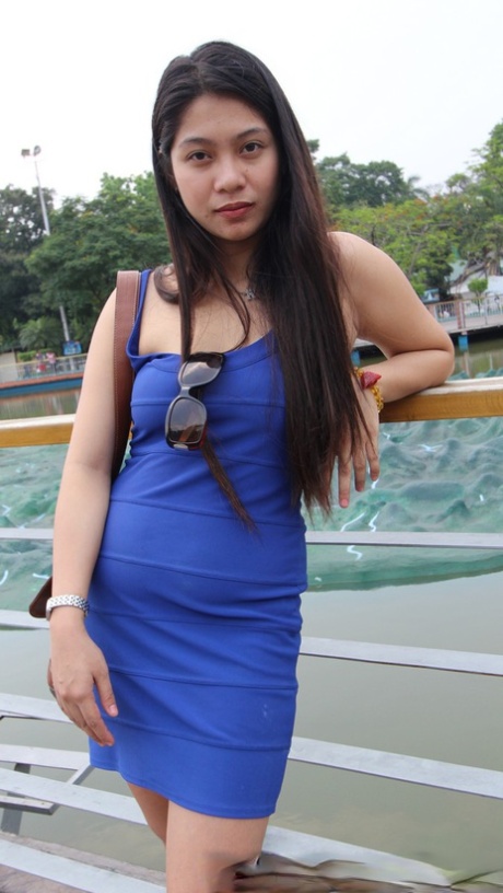 Филиппинская девушка впервые сняла платье и нижнее белье, чтобы позировать обнаженной