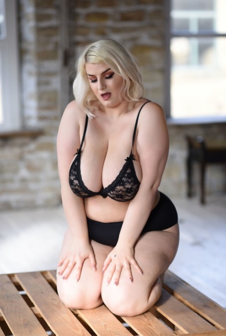Blonde fatty Peaches flaunts her monster boobs after doffing a lacy bra