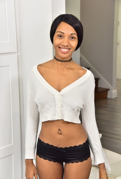 Petite ebony Alexis Avery exposes her naturals and brown nips in a solo