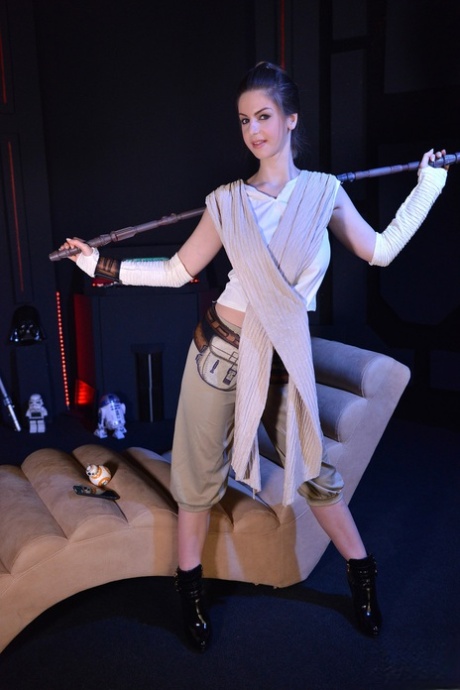 Female Jedi warrior Stella Cox finds free time to touch her wet peach