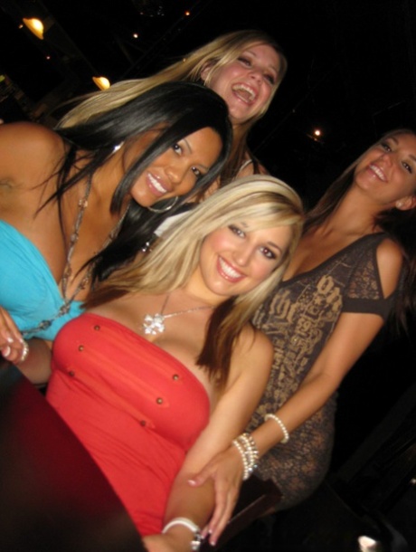 Busty party blonde Dayna Vendetta shares stripper with her slutty girlfriends