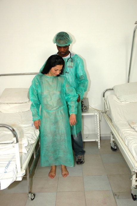 ムラムラ患者サブリナ、IRのオマンコ検査で医師の巨根をフェラ＆騎乗位で堪能