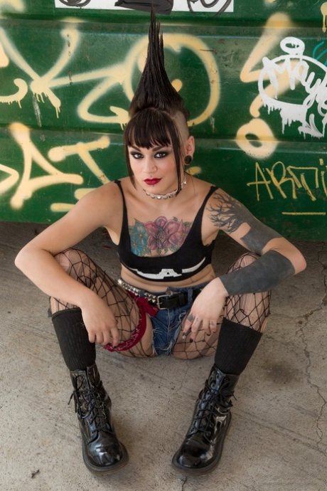 Mohawked punk girl Amelia Dire drops fishnets to spread luscious ass in alley