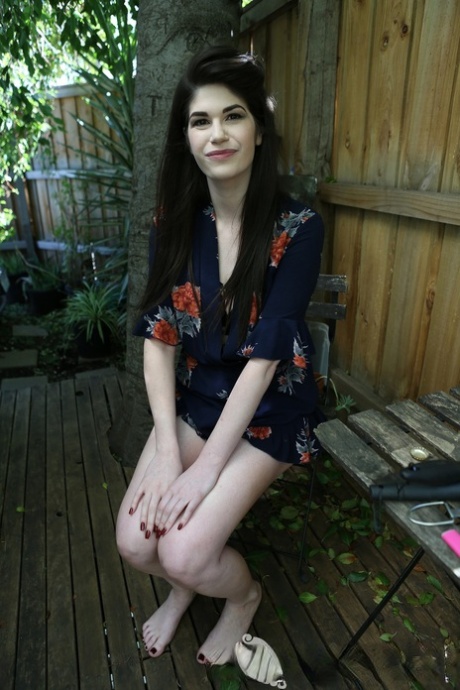 American amateur brunette Daliah Amor in solo outdoor masturbation session