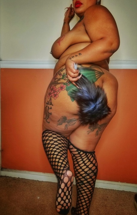 Big boobed ebony fatty Mulanblossomxxx shows off her huge inked curves