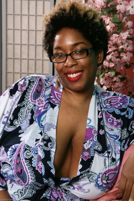 Chubby ebony with glasses Misty unleashes her big tits & rubs her hairy muff