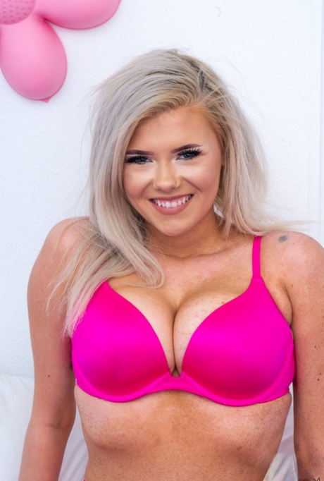 Naughty chubby babe Hayden Hooper shows her delicious pink pussy up close