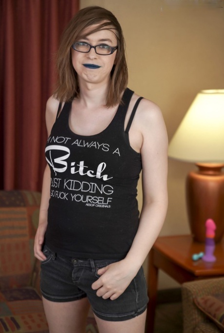 La transexual Elsie Sommers muestra su gran culo y su polla chupable