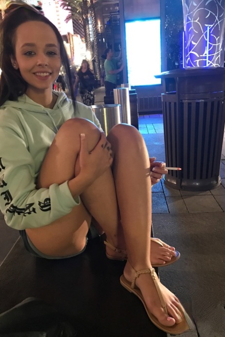 Colombiaanse vriendin Emily Cash pronkt met haar sexy voeten in haar solocompilatie