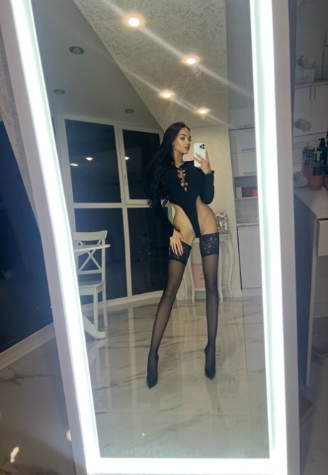 Gorgeous OnlyFans cam babe Anastasia Vi shows off her perfect petite body