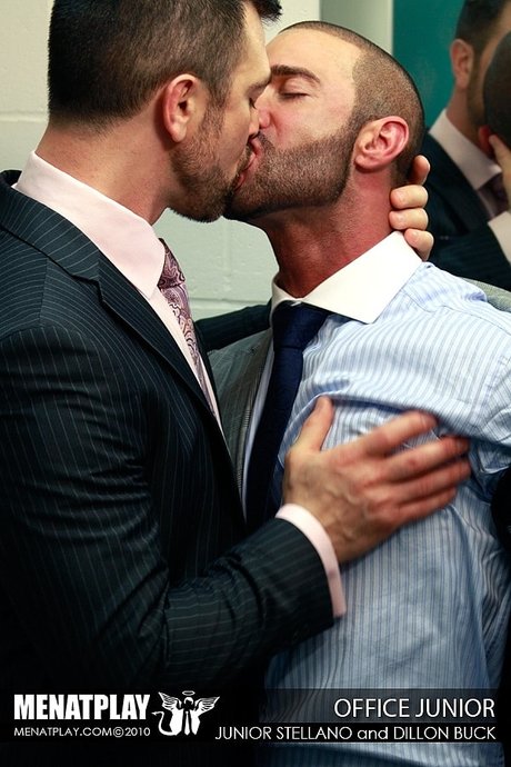 Muscular gay colleagues Junior Stelliano & Dr Richard have a wild oral quickie