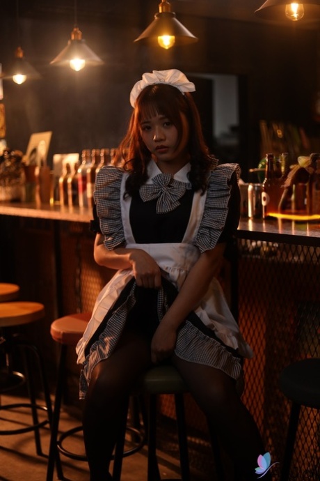 Naughty Asian maid Wen Ruixin fucks a stranger she just met at the coffee shop